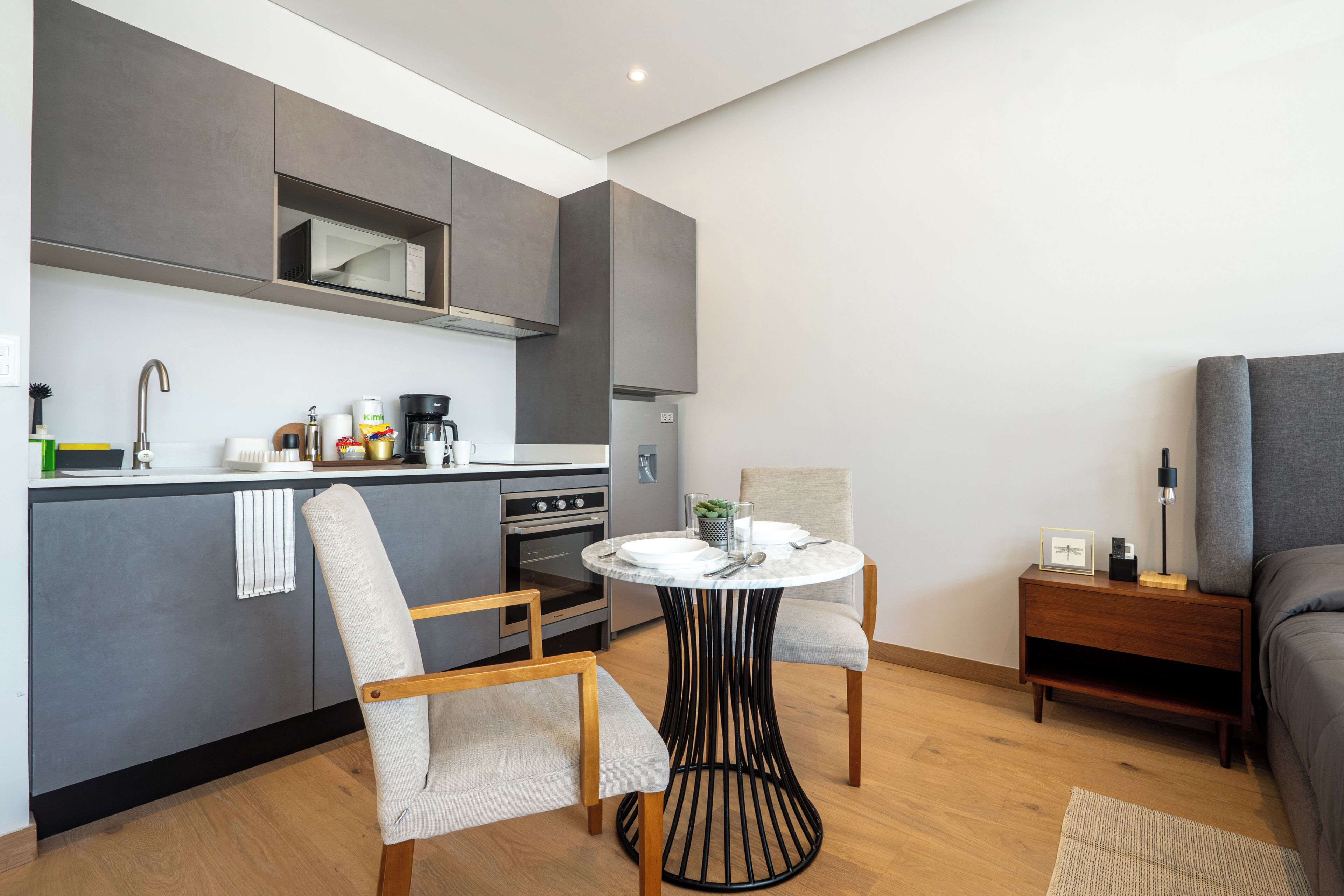 Departamento clásico, balcón, vista a la ciudad | Cocina privada