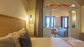 Appartamento Comfort, patio, vista città | Una scrivania, postazione laptop, Wi-Fi gratuito