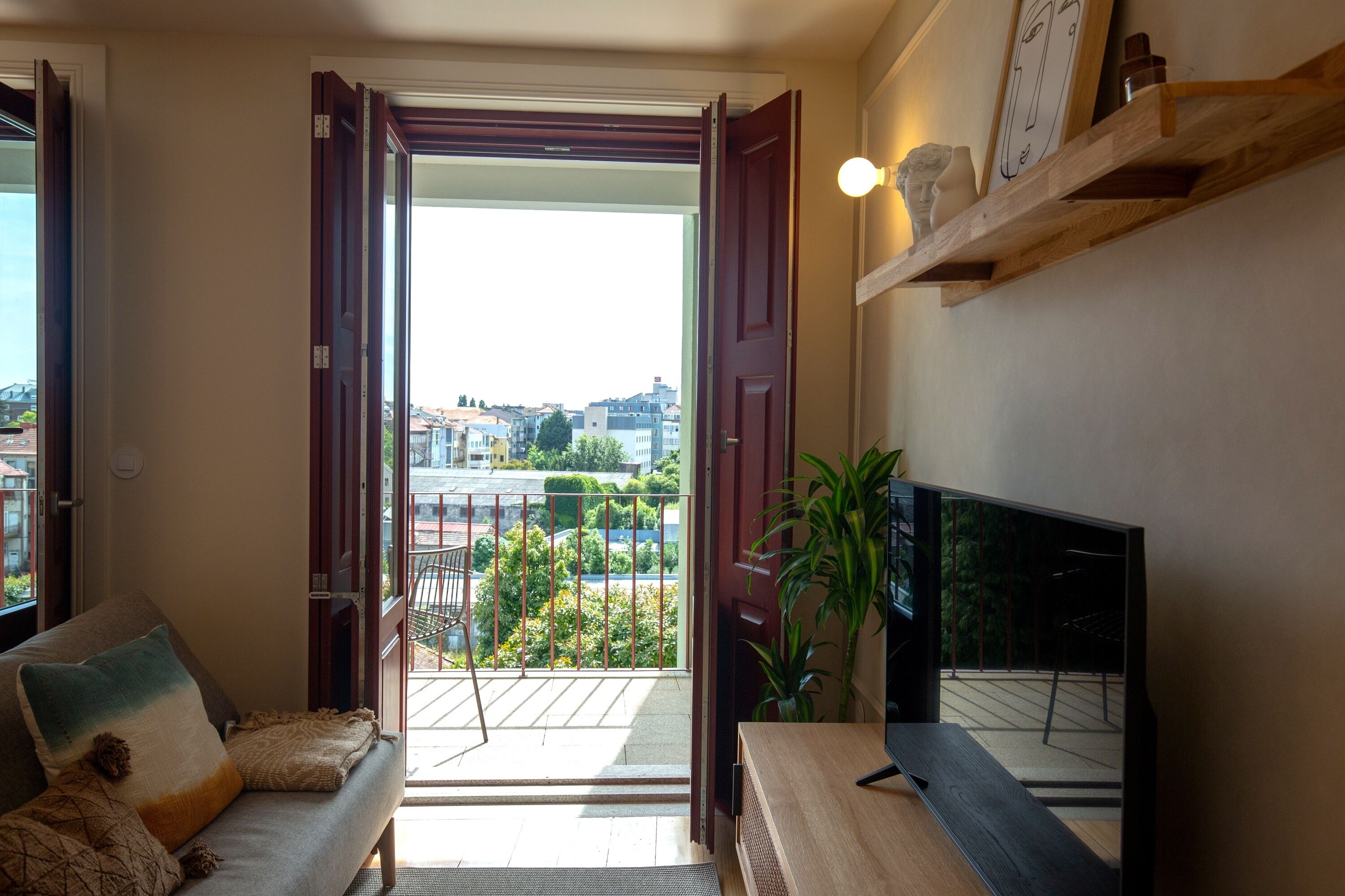 Departamento Confort, 1 habitación, patio, vista a la ciudad | Área de sala de estar