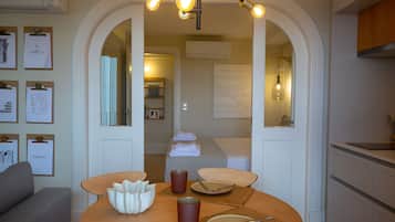 Comfort appartement, patio, uitzicht op stad | Dineren
