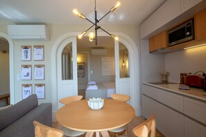 Departamento Confort, 1 habitación, patio, vista a la ciudad | Restaurantes