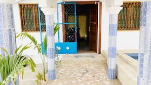 Exterior detail - La villa bleue (M'bour)