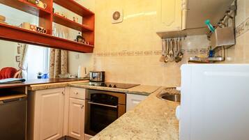 Cookware/dishes/utensils