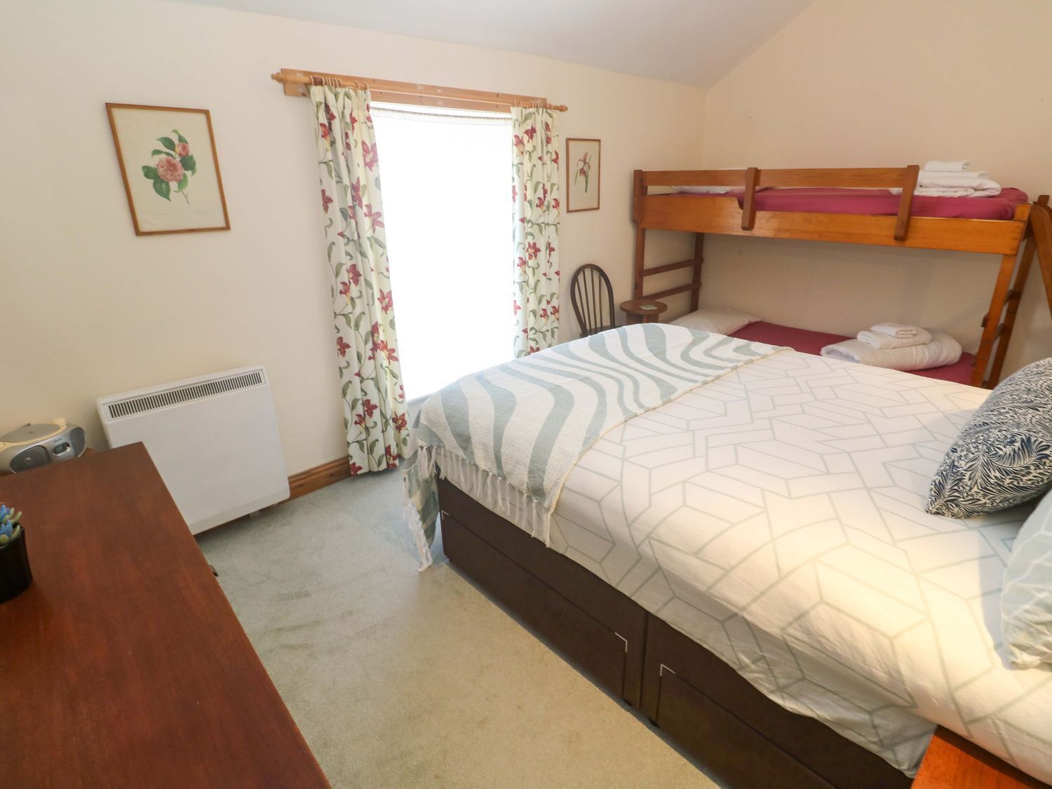 3 bedrooms, WiFi (free), individually decorated, individually furnished