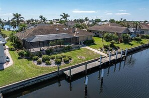 Exterior - Sailboat waterfront home with 60 ft dock on deep canal and heated pool (Punta Gorda)