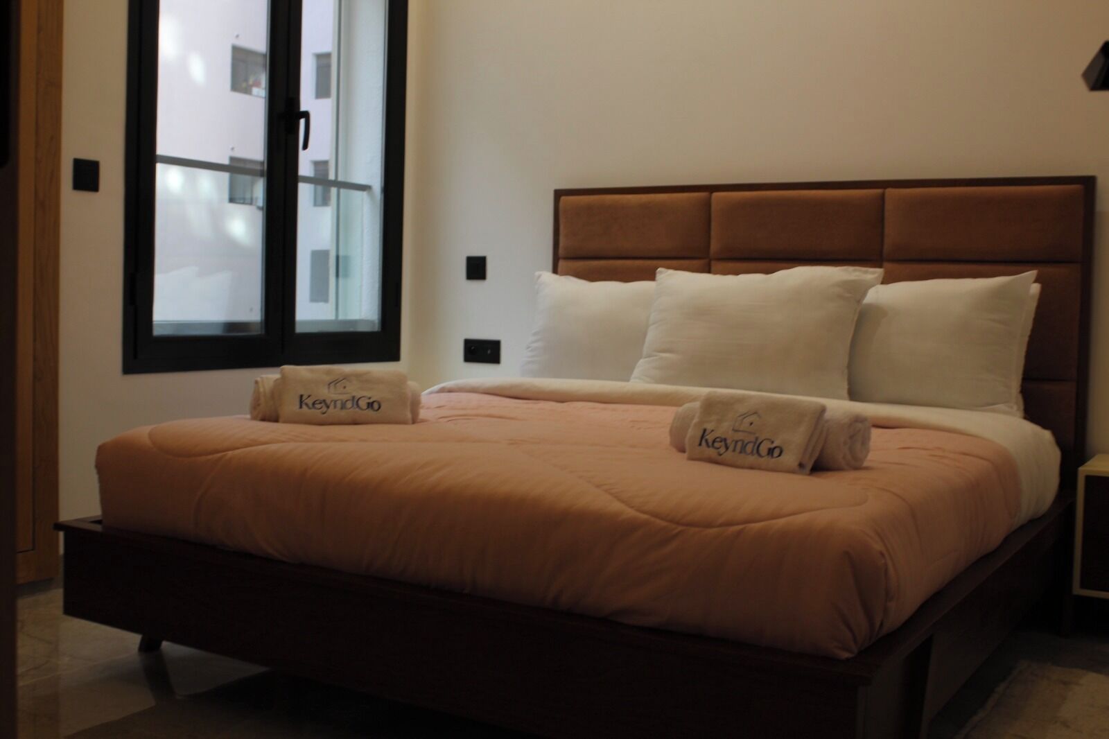 Cortinas opacas y wifi gratis