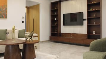 Deluxe Apartment, Balcony, City View | Living area
