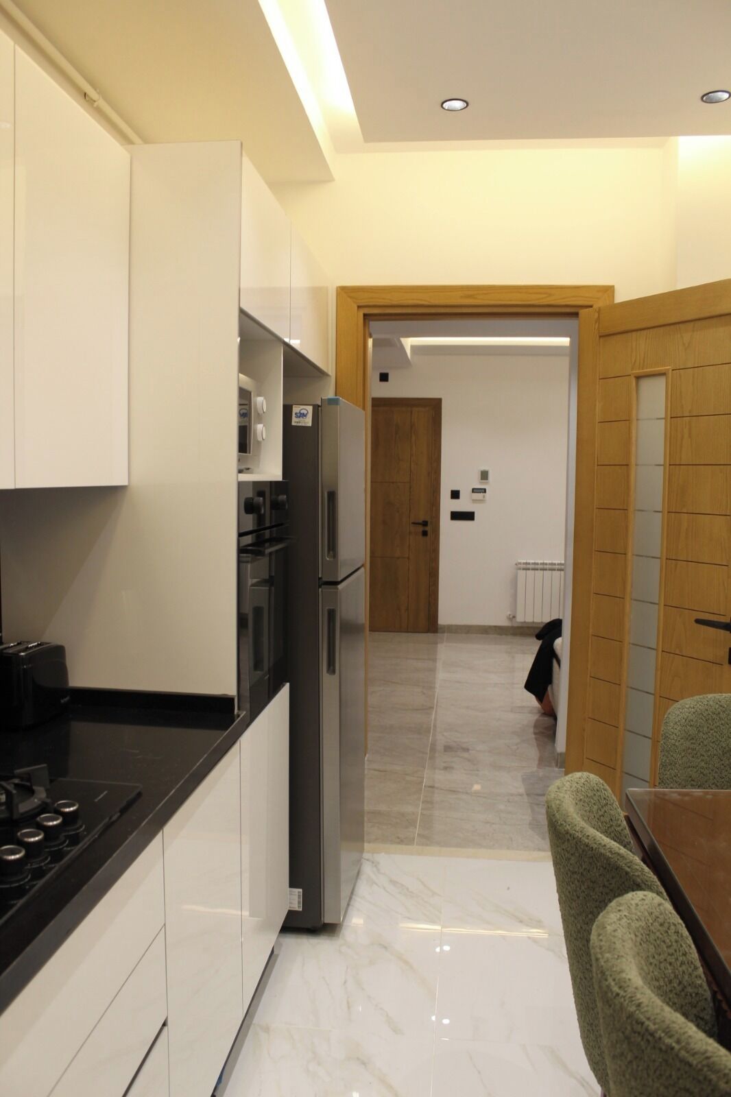 Frigorifero, microonde, forno, pentole/stoviglie/utensili