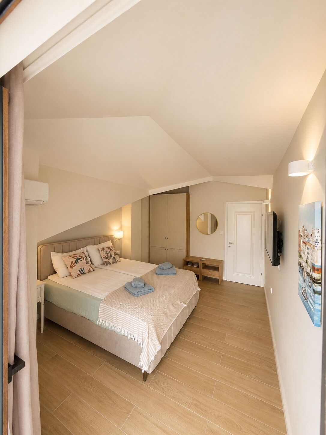 1 bedroom, iron/ironing board, travel cot, free WiFi