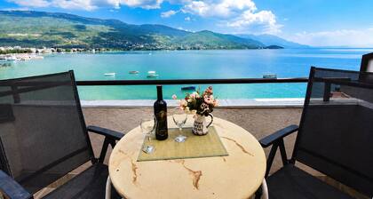 Villa Lucija - Rooftop Apartment with Lake View