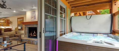 Outdoor spa tub