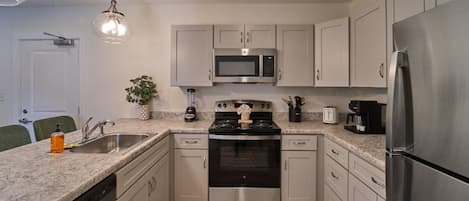 Condo, 2 Queen Beds (The Ruby 100) | Private kitchen