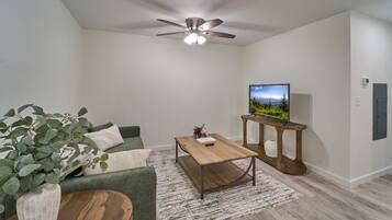 Apartment, Mehrere Betten (The Ruby 101) | Wohnbereich
