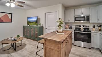Condo, 1 grand lit et 1 canapé-lit (The Ruby 103) | Cuisine privée