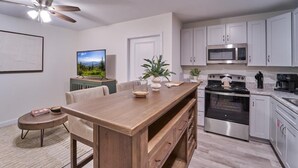 Kondominium, 1 Tempat Tidur Queen (The Ruby 104) | Dapur pribadi