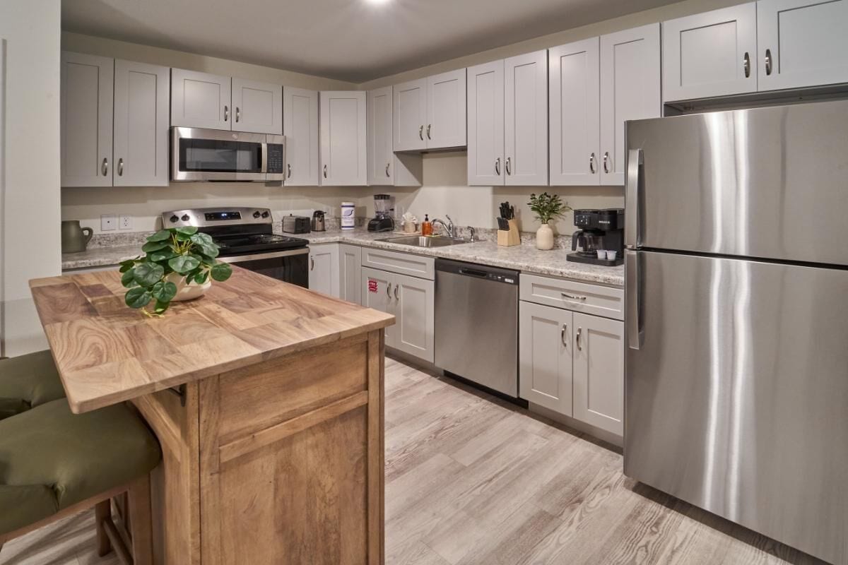Condo, 1 Queen Bed with Sofa bed (The Ruby 106) | Private kitchen