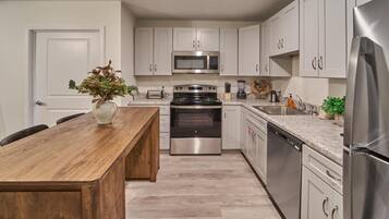 Condo, 1 cama Queen e sofá-cama (The Ruby 112) | Cozinha privada