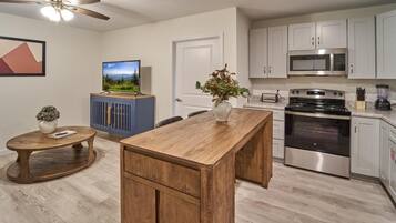 Condo, 1 cama Queen e sofá-cama (The Ruby 112) | Cozinha privada