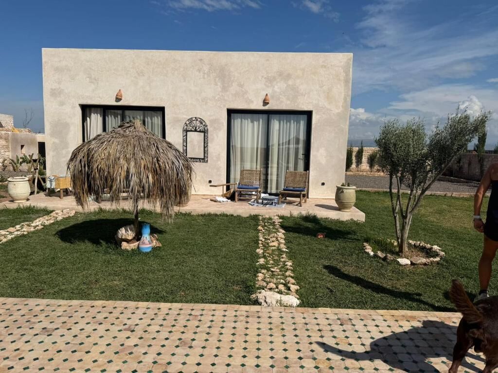 Rom – comfort, terrasse, bassengutsikt | Overnattingsstedets uteområder