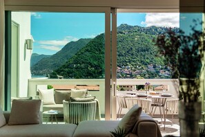 A balcony with a view of a mountainous landscape and a town below. - Suite Prestige - by MyHomeInComo (Como)