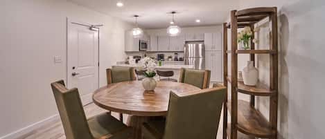Condo, varias camas (The Ruby 200) | Restaurantes