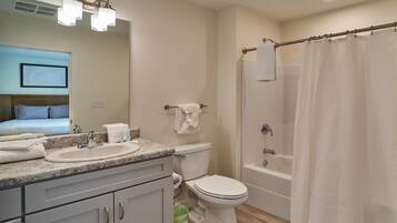 Condo, 1 Queen Bed with Sofa bed (The Ruby 202) | Bathroom