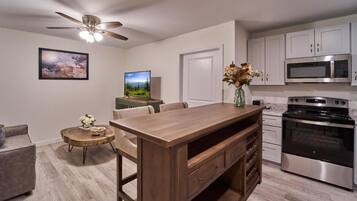 Condo, 1 Queen Bed with Sofa bed (The Ruby 203) | Private kitchen