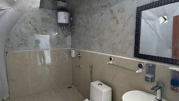 Deluxe Room, Mountain View | Bathroom | Shower, free toiletries, slippers, towels