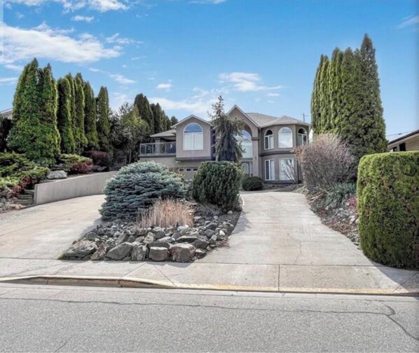 Exterior - Valley Rental. (Osoyoos)