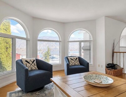 Osoyoos Lake View Retreat | 1-Min Walk to Beach