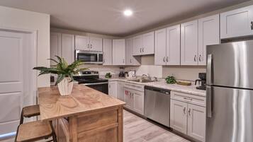 Condo, 1 Queen Bed with Sofa bed (The Ruby 208) | Private kitchen