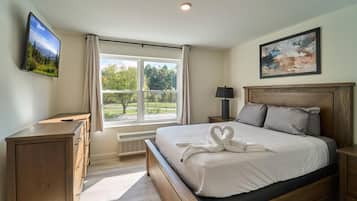 Condo, 1 Queen Bed with Sofa bed (The Ruby 210)