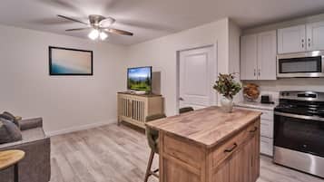 Condo, 1 Queen Bed with Sofa bed (The Ruby 211) | Private kitchen