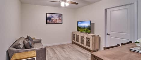Condo, 1 Queen Bed with Sofa bed (The Ruby 212) | Living area