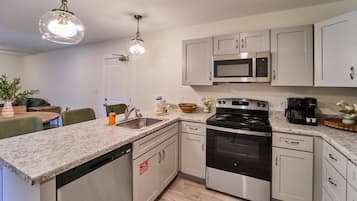 Apartamento, varias camas (The Ruby 300) | Cocina privada