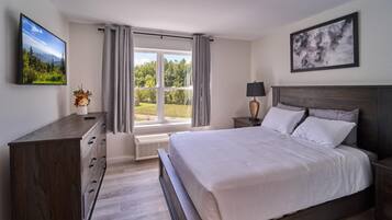 Condo, 1 Queen Bed with Sofa bed (The Ruby 306)