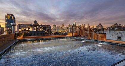 7 bedroom home with rooftop pool overlooking Manhattan skyline & indoor parking
