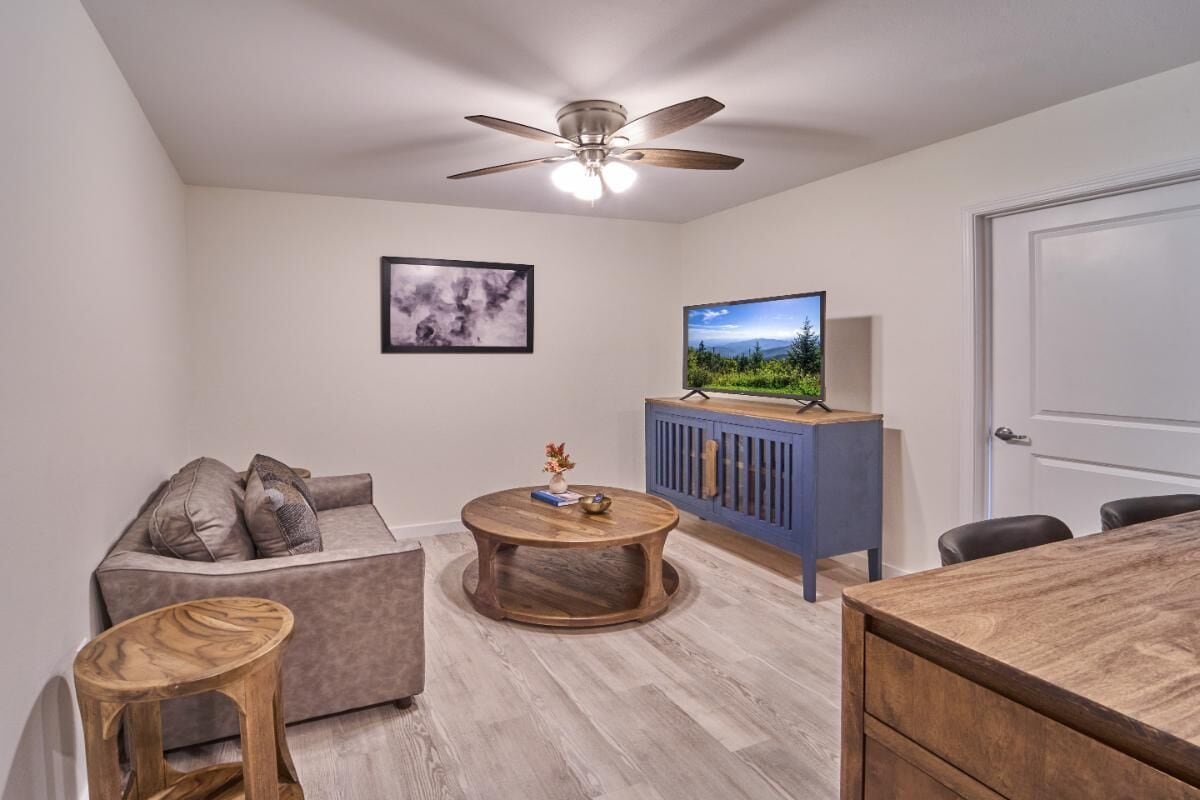 Condo, 1 Queen Bed with Sofa bed (The Ruby 308) | Living area