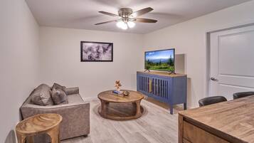 Condo, 1 Queen Bed with Sofa bed (The Ruby 308) | Living area