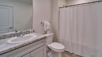 Apartamento, 1 cama de matrimonio con sofá cama (The Ruby 309) | Baño