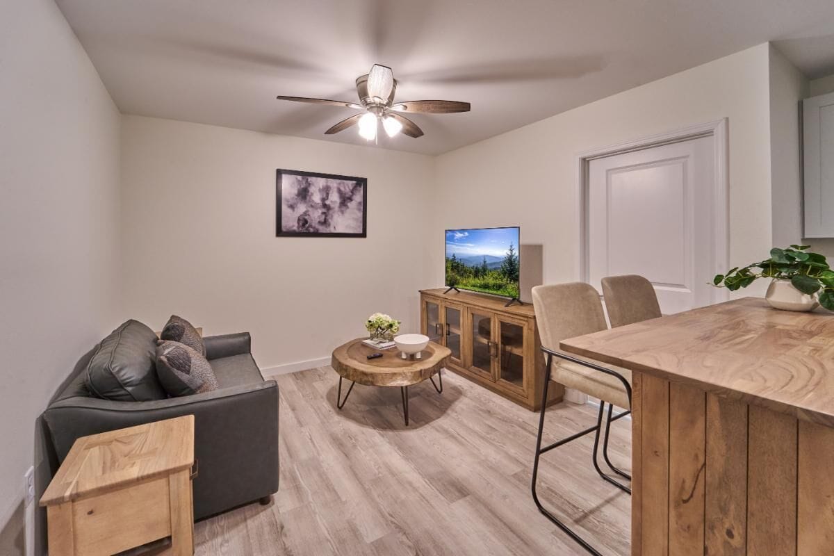 Condo, 1 Queen Bed with Sofa bed (The Ruby 311) | Living area