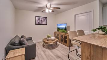 Condo, 1 Queen Bed with Sofa bed (The Ruby 311) | Living area