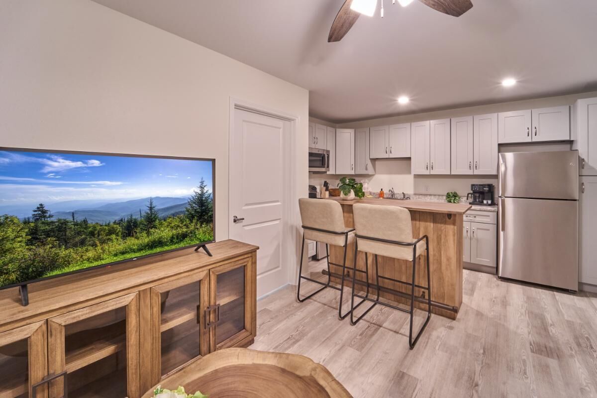 Condo, 1 Queen Bed with Sofa bed (The Ruby 311) | Private kitchen