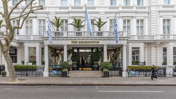 A grand building with a prominent entrance, columns, and flags. - Courtfield Mews - Four Bedroom House, Sleeps 8 (London)