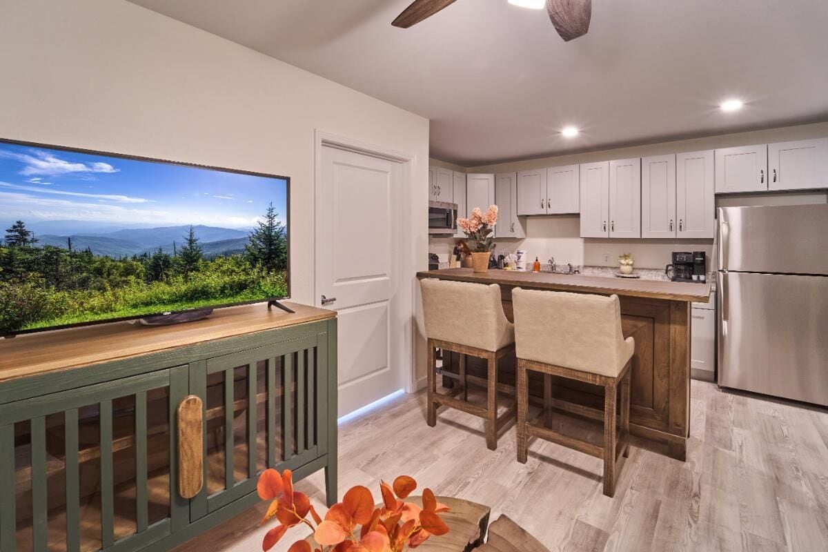 Condo, 1 Queen Bed with Sofa bed (The Ruby 312) | Private kitchen