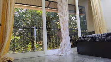 Quarto solteiro luxo, sacada | Parte interna