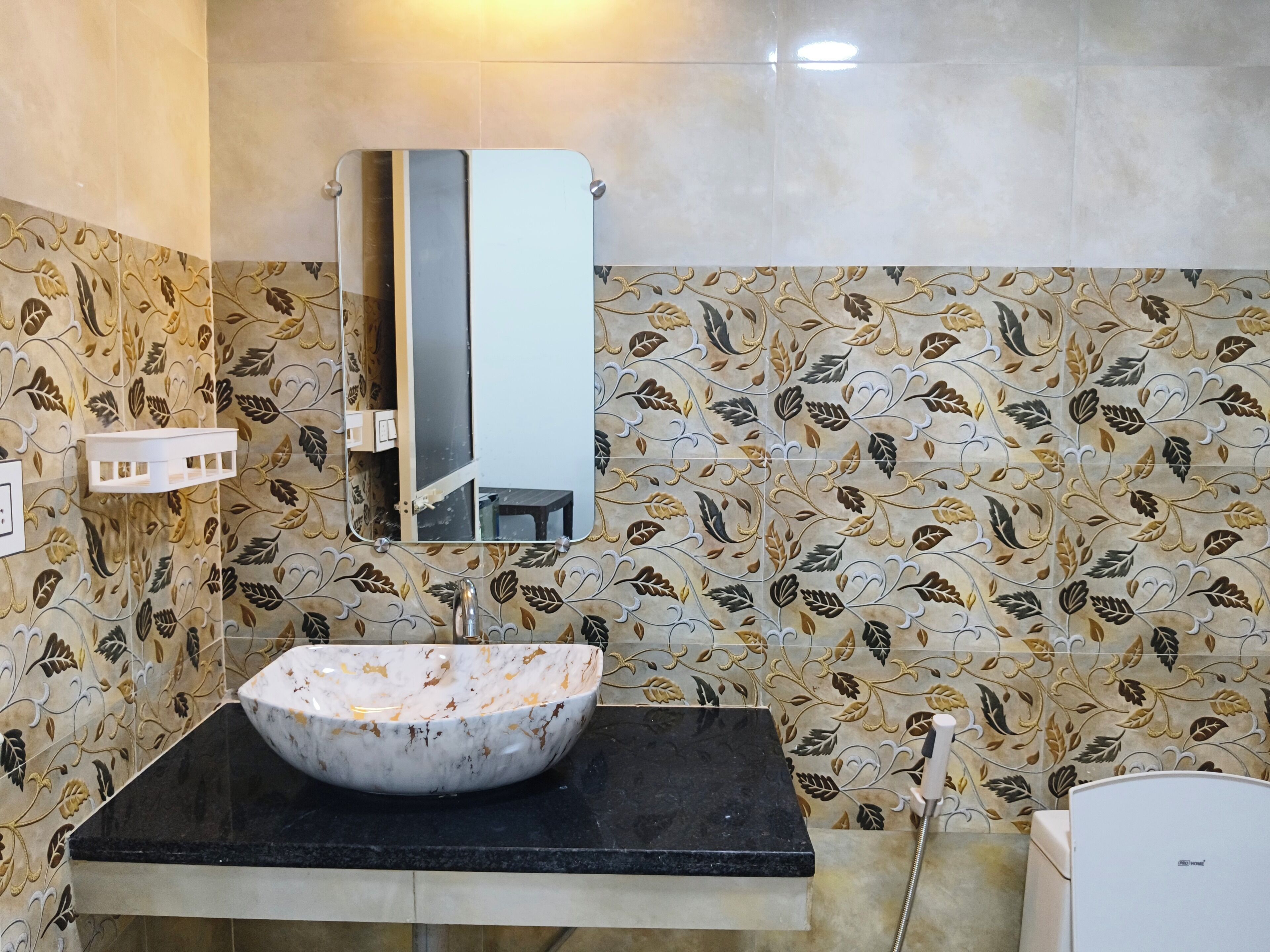 Deluxe eenpersoonskamer, balkon | Badkamer | Een douche, gratis toiletartikelen, een haardroger, handdoeken