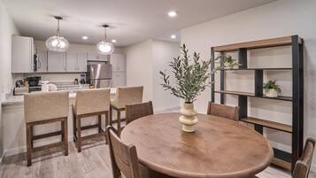 Condo, varias camas (The Ruby 315) | Restaurantes