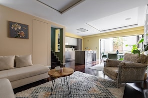TV - The Hidden Townhouse (London)