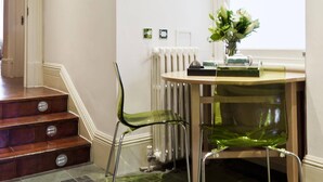 Dining - Gledhow Gardens - Two Bedroom Apartment, Sleeps 4 (London)